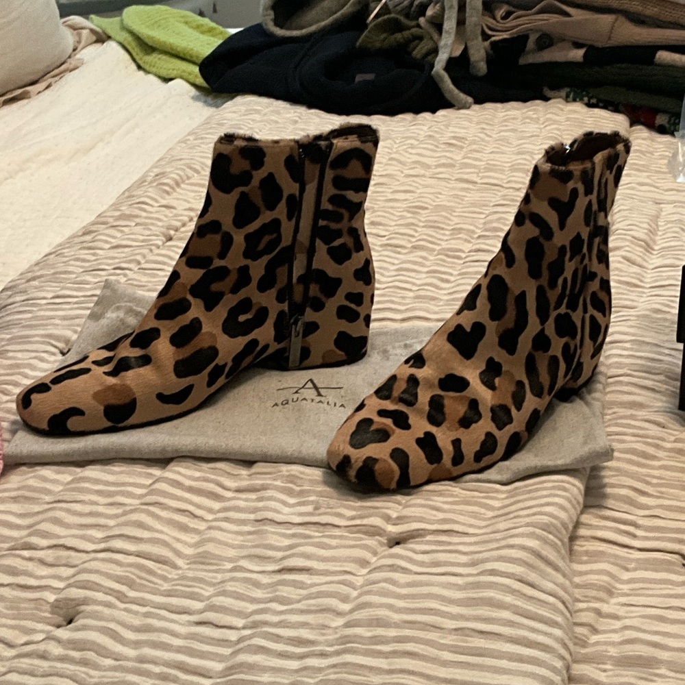 Aquatalia Brown Leopard Ankle Booties